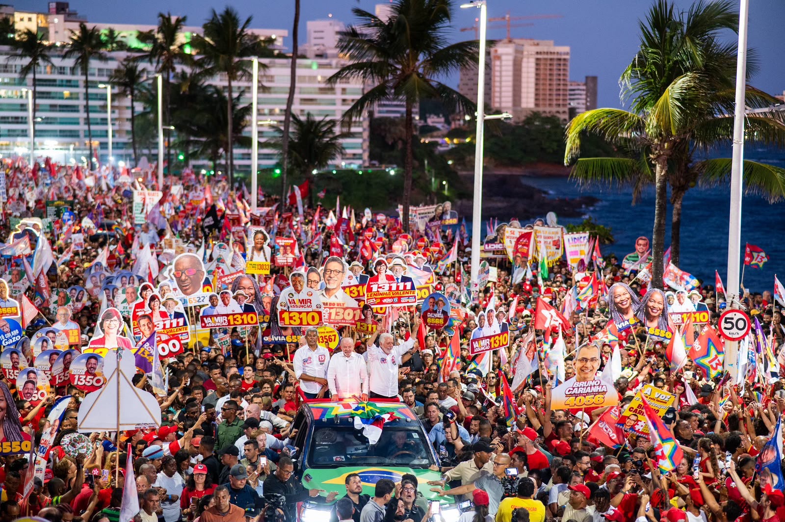 “A multidão nas ruas deixa claro: a Bahia quer Lula e Jerônimo de novo”, dispara Lucas Reis em caminhada com o presidente em Salvador