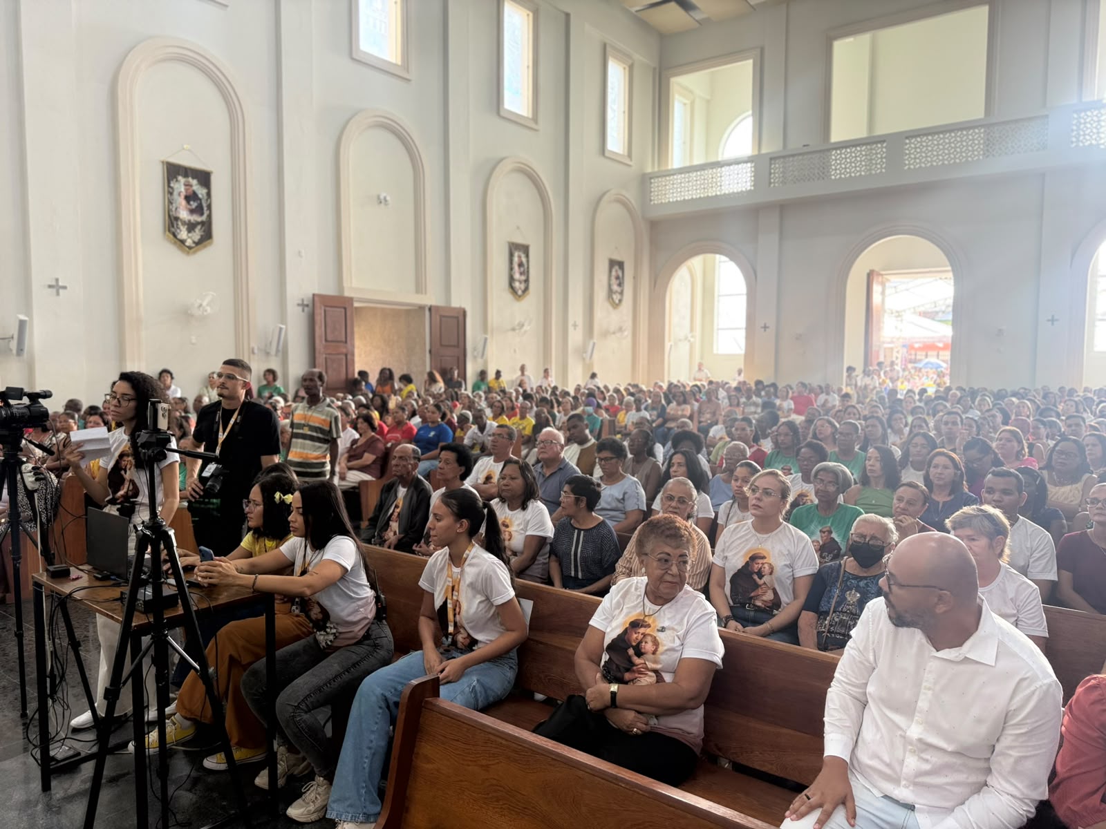 Alagoinhas: Trezena de Santo Antônio termina com procissão, missas e assinatura de concessão à Diocese