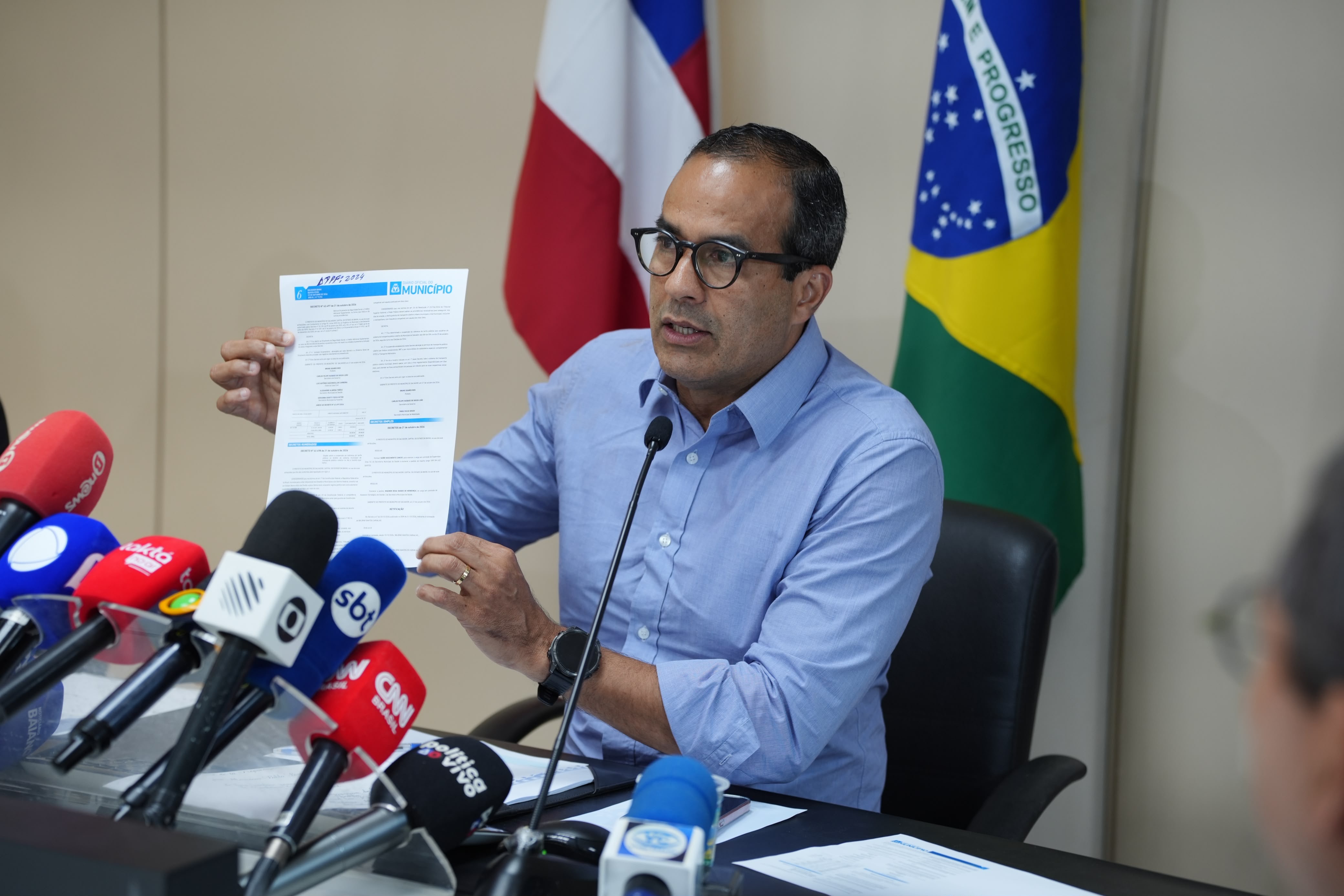 Bruno Reis atribui atraso nos ônibus a retirada de propaganda eleitoral e afirma que frota foi ampliada em Salvador