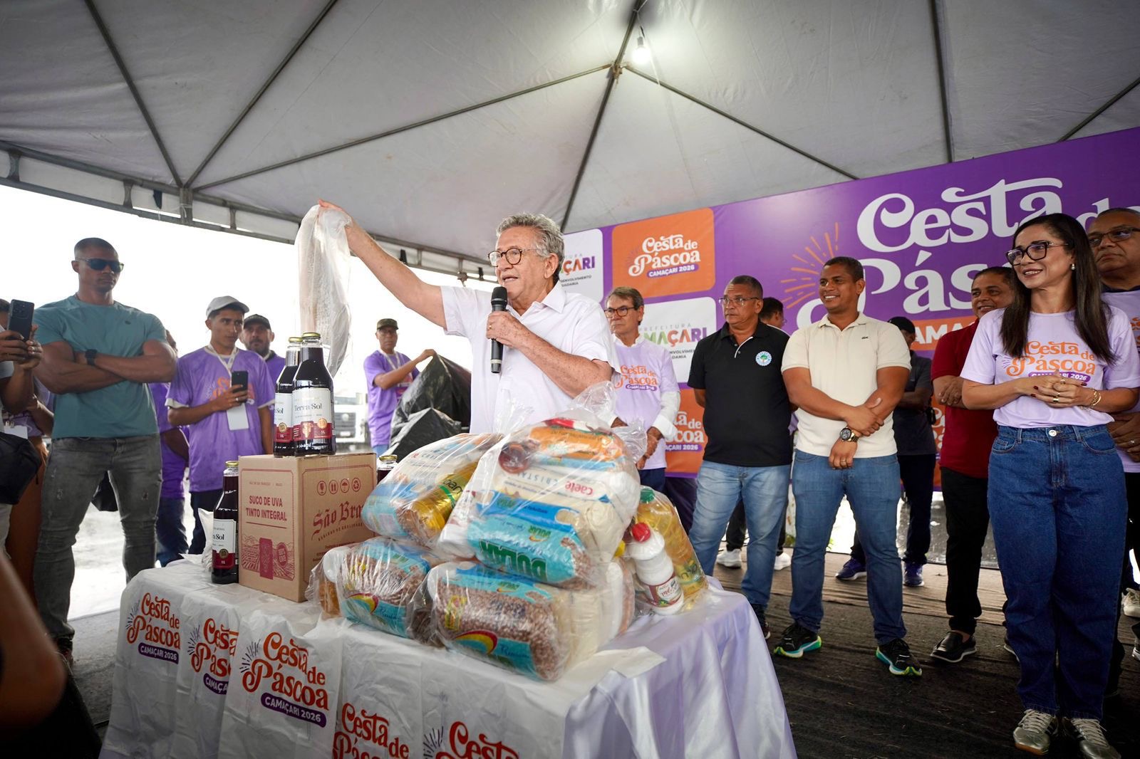 Com Luiz Caetano, Camaçari inicia maior entrega de cestas de Páscoa da história com cadastro 100% digital