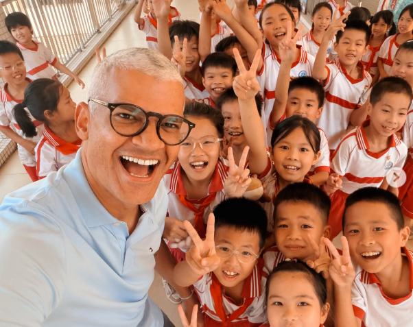 "Conhecer outras realidades é uma oportunidade de aprender, trocar experiências", diz Pablo Roberto em viagem à China