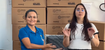 Débora Régis anuncia entrega de novos computadores para a rede municipal de ensino de Lauro de Freitas