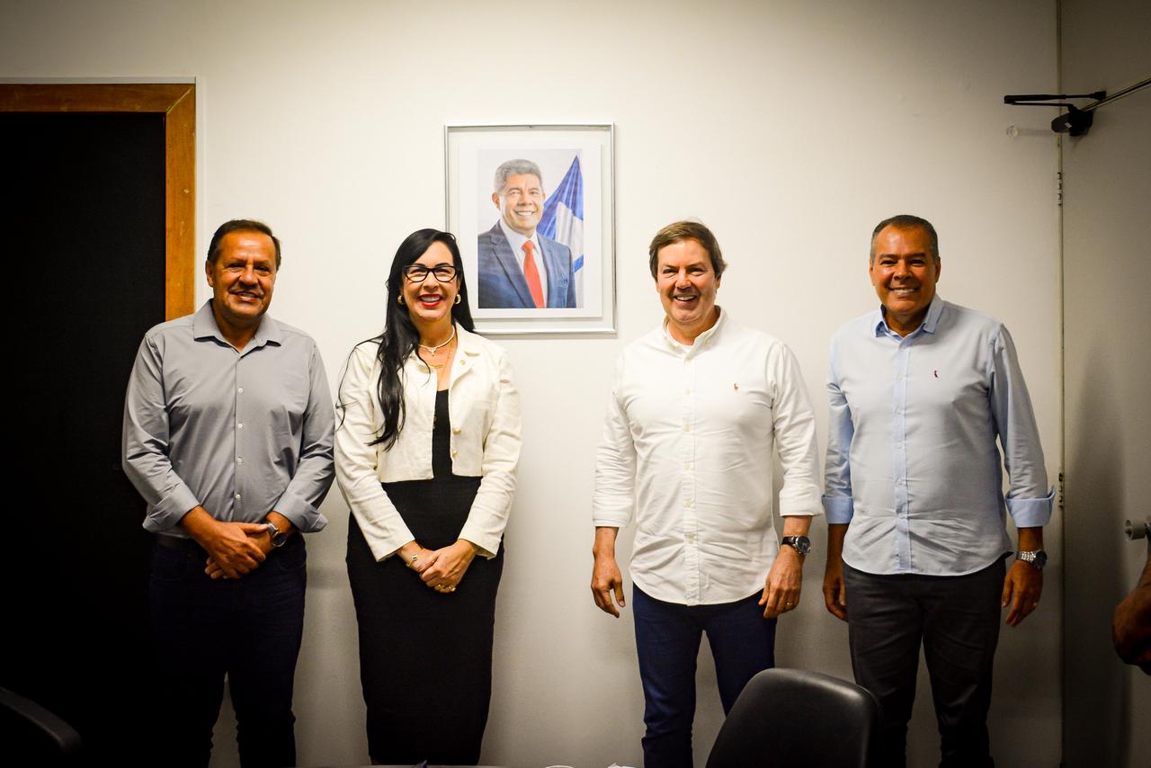 Deputada Ludmilla Fiscina e prefeito Luizinho Trinchão articulam melhorias na infraestrutura de Pojuca em agenda em Salvador