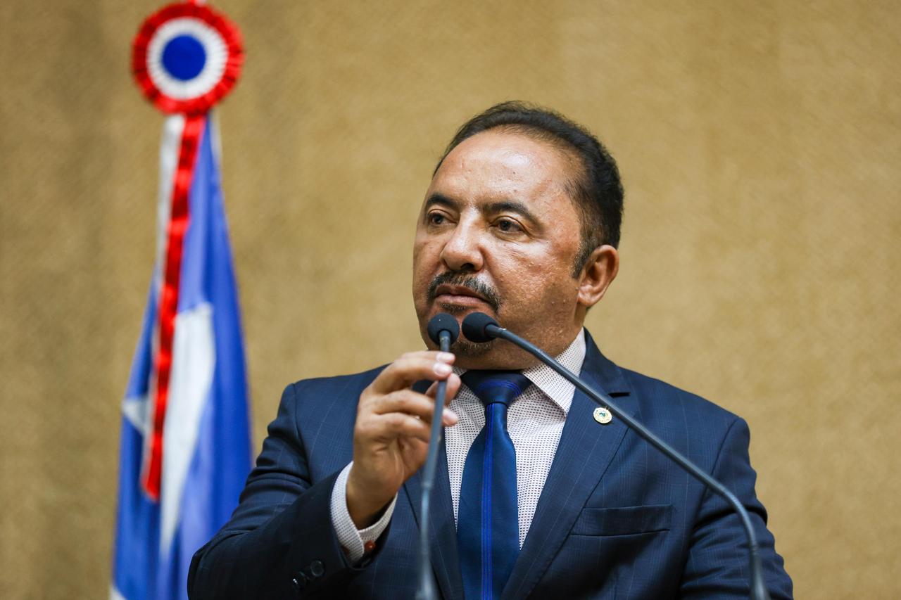 Deputado Roberto Carlos propõe instalação obrigatória de detectores de metais em escolas da Bahia