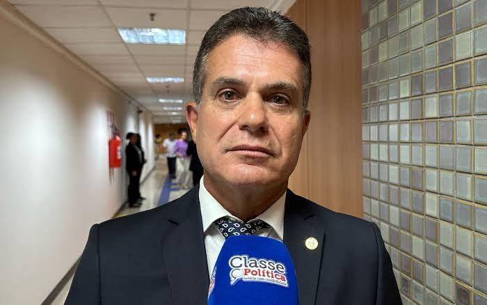 Eduardo Salles propõe ação judicial contra Azul por redução de voos em Conquista e Guanambi