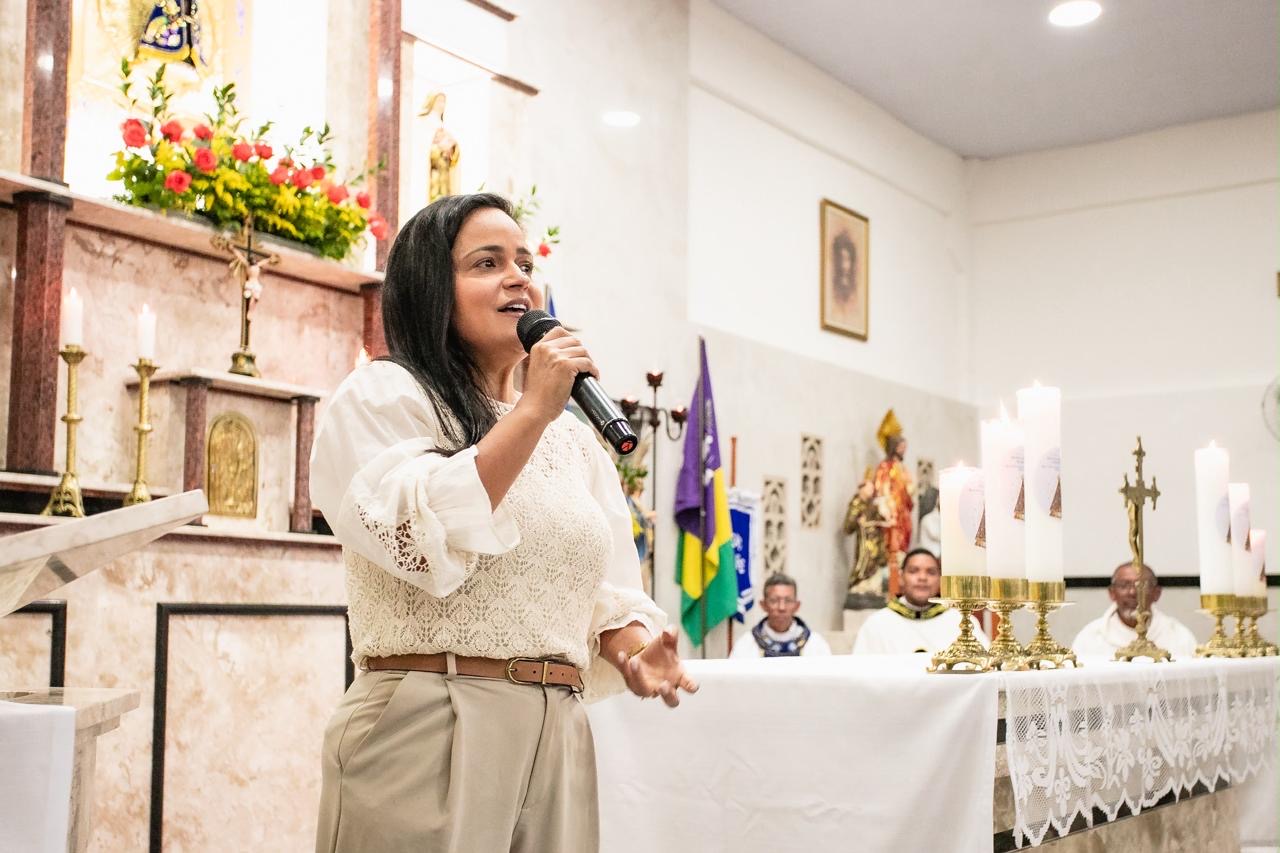 “Este é um momento de devoção, de agradecer e de pedir que Nossa Senhora Aparecida nos aproxime cada vez mais de Deus“, afirma prefeita de Lauro de Freitas, Débora Regis