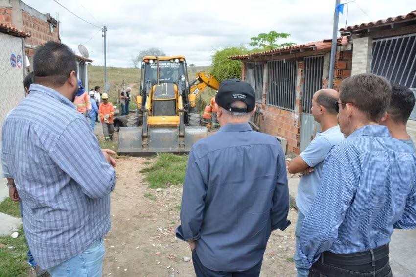 Feira de Santana inicia implantação de rede de drenagem em ruas de Bonfim de Feira