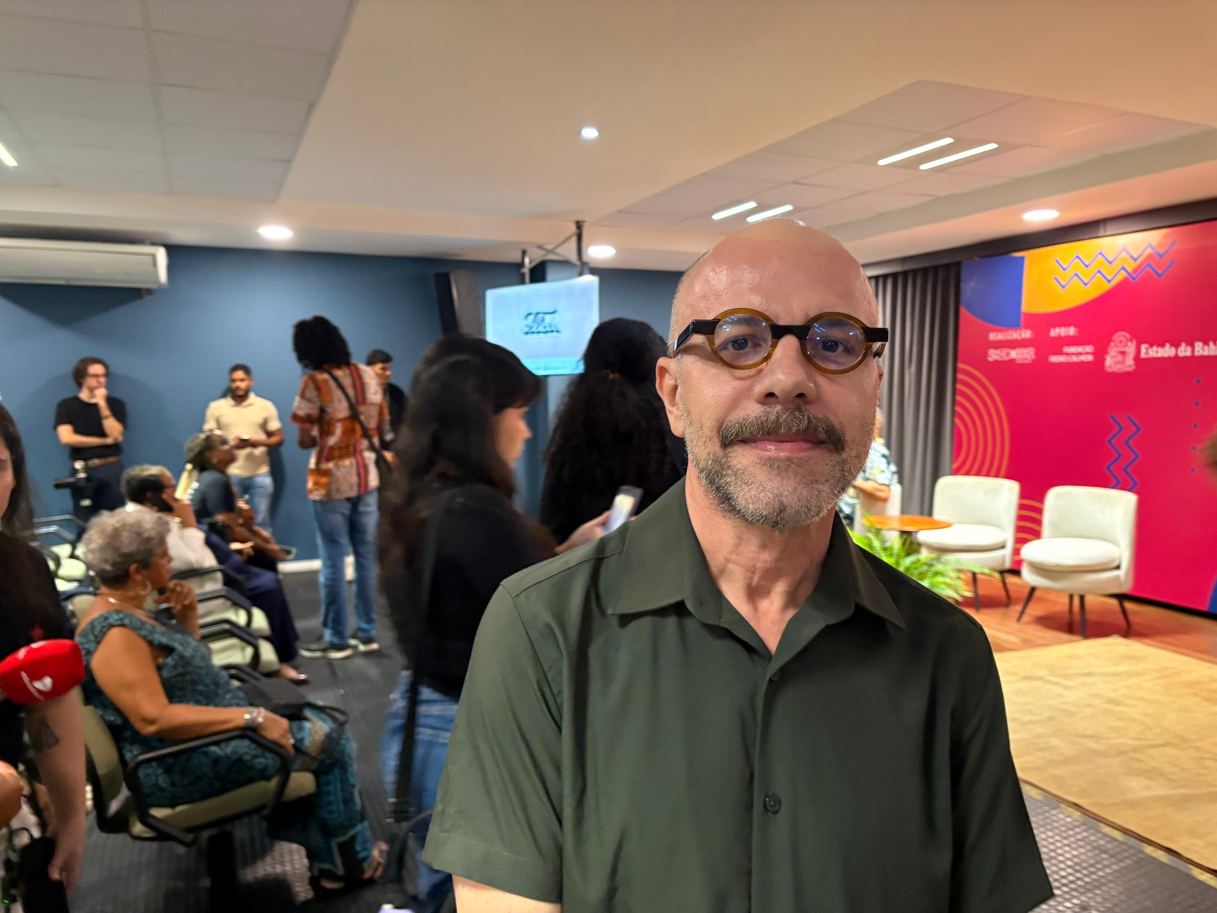 Flica coloca inteligência artificial no centro do debate e Calazans cobra orientação nas escolas