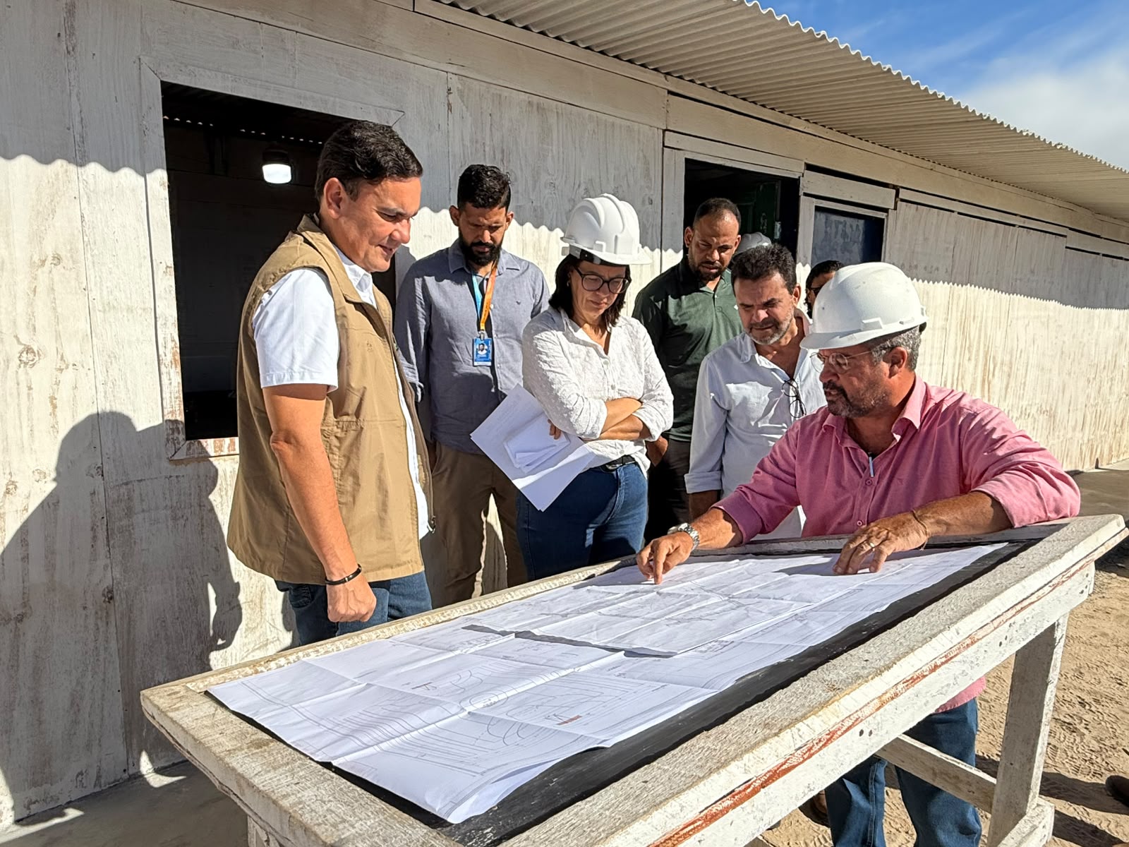 “Fortalecendo a educação”: Gustavo Carmo acompanha construção de escola e creche em Alagoinhas