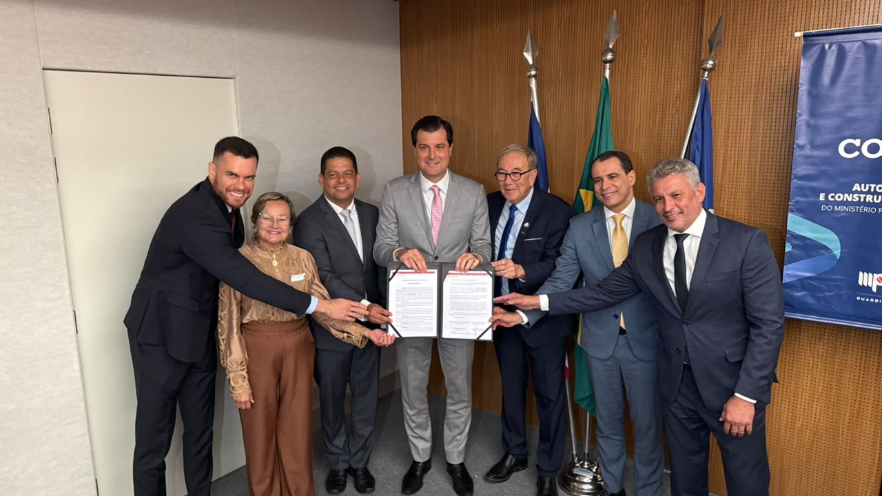 Guanambi: governo Nal Azevedo firma compromisso pela alfabetização na idade certa ao lado de mais 24 municípios baianos