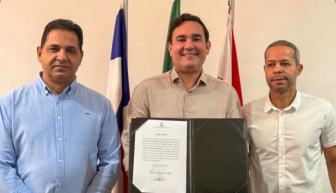 Gustavo Carmo dá posse a novo chefe de Gabinete da prefeitura de Alagoinhas