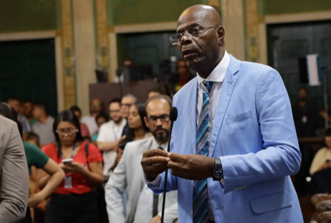 Hamilton Assis diz que greve dos professores é responsabilidade do prefeito