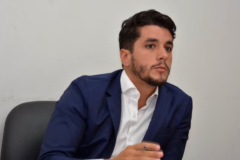 “Não pode transferir para a Prefeitura a incompetência de Jerônimo em resolver a fila da regulação”, diz Duda Sanches ao rebater Lídice