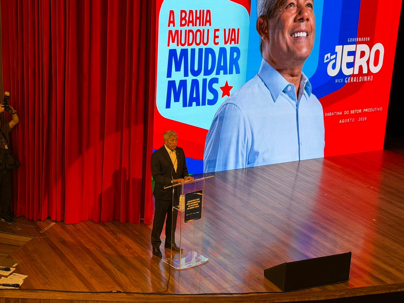 "Nós nunca tivemos uma taxa de desemprego de menos de dois dígitos", analisa Jerônimo Rodrigues ao comentar mudança no cenário nacional