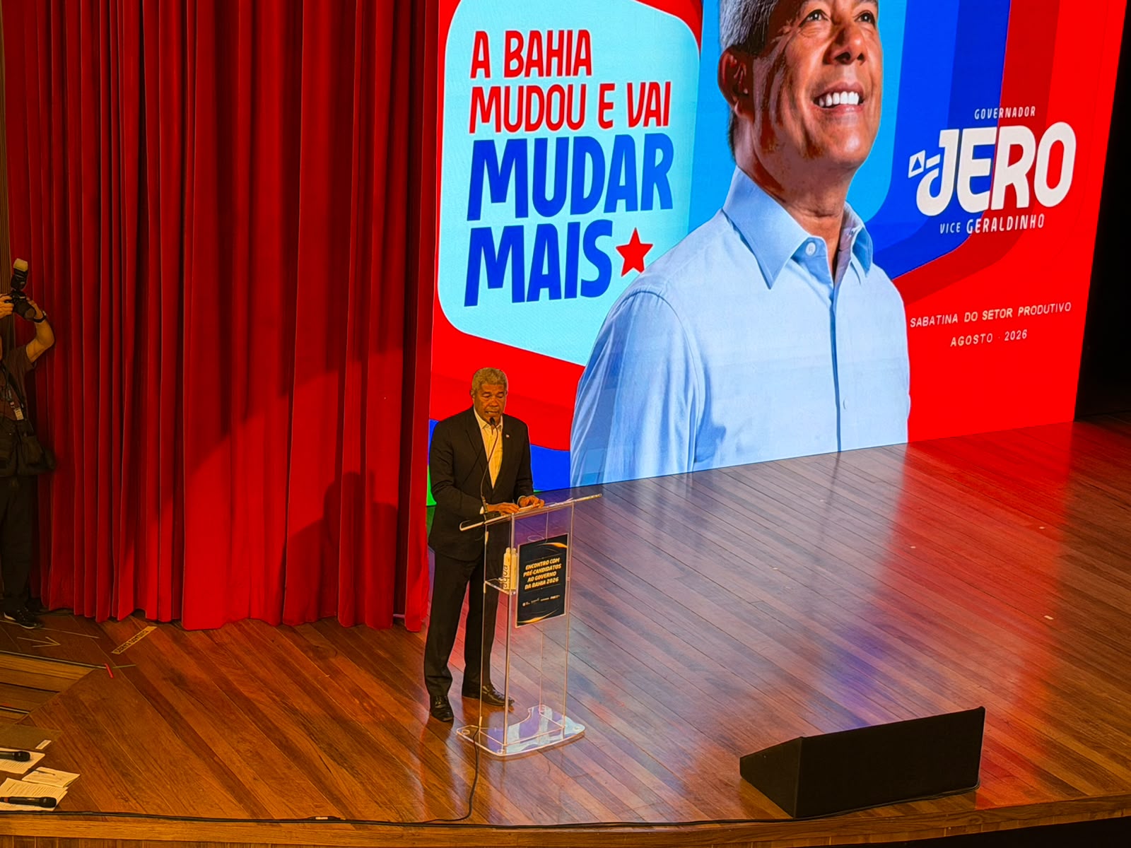 "Outra marca histórica: chegamos a 3 milhões acumulados de trabalhadores com carteira assinada", afirma Jerônimo Rodrigues