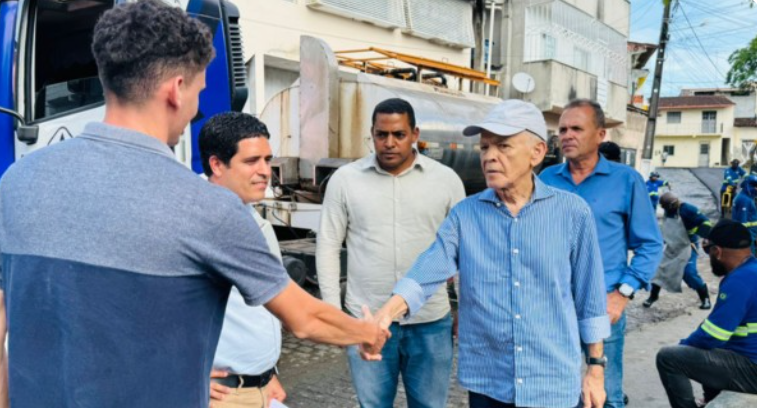 Prefeito Marcos Medrado acompanha requalificação da Praça da República e obras de asfalto no Lava Pés