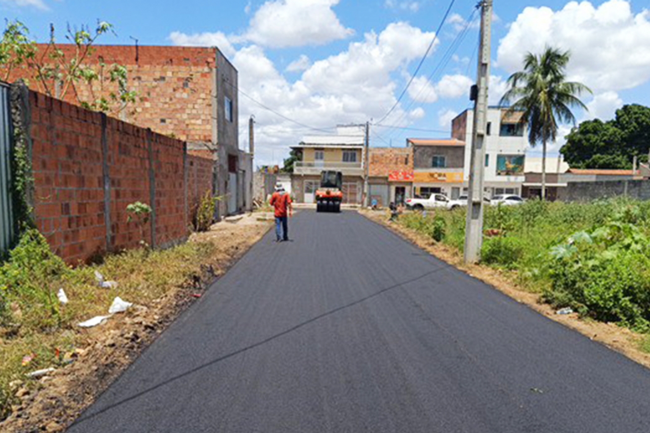 Prefeitura de Feira de Santana inicia pavimentação asfáltica em mais cinco ruas do bairro Limoeiro
