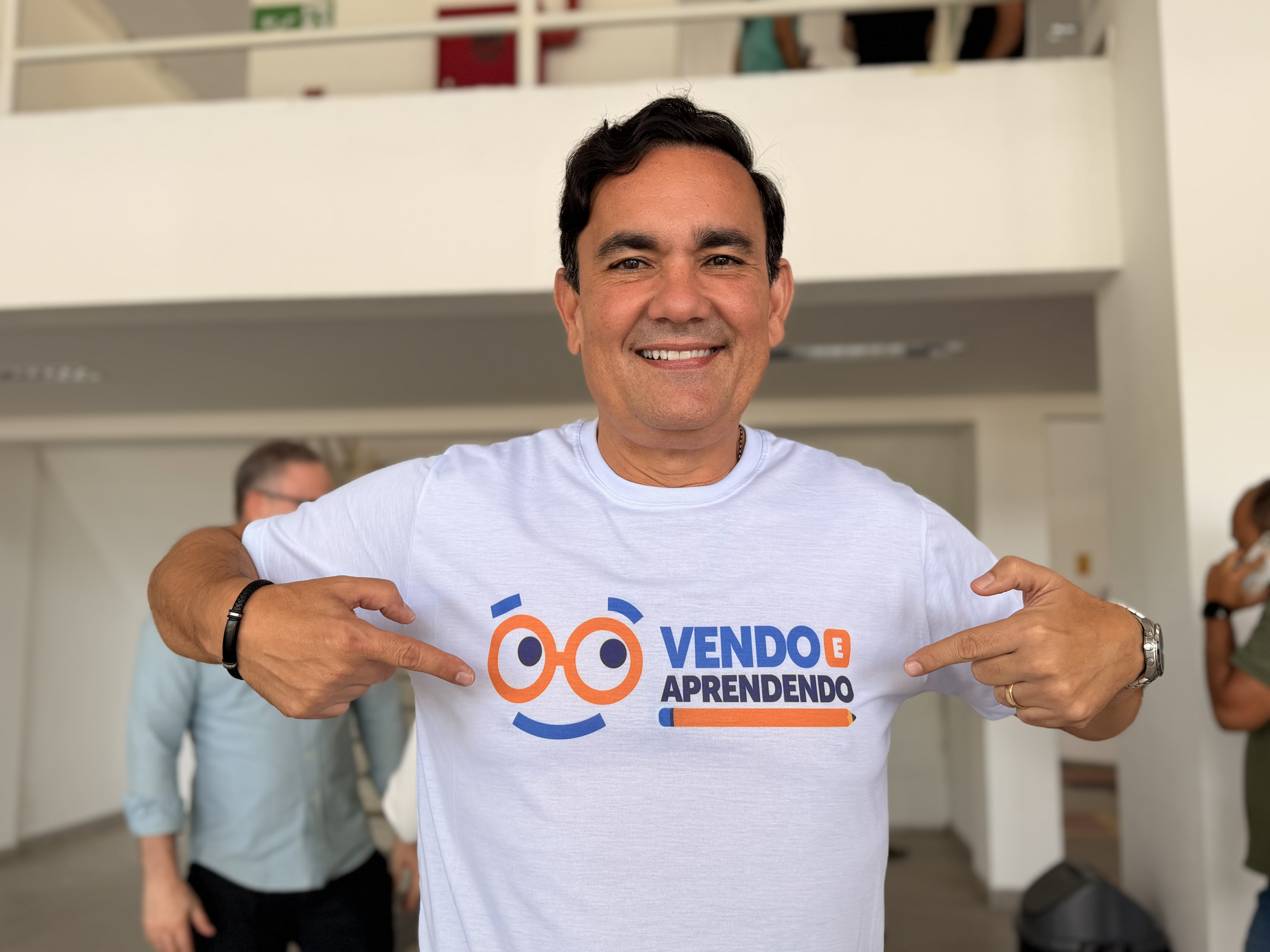 Programa Vendo e Aprendendo é lançado em Alagoinhas para ampliar cuidado com a saúde ocular de estudantes