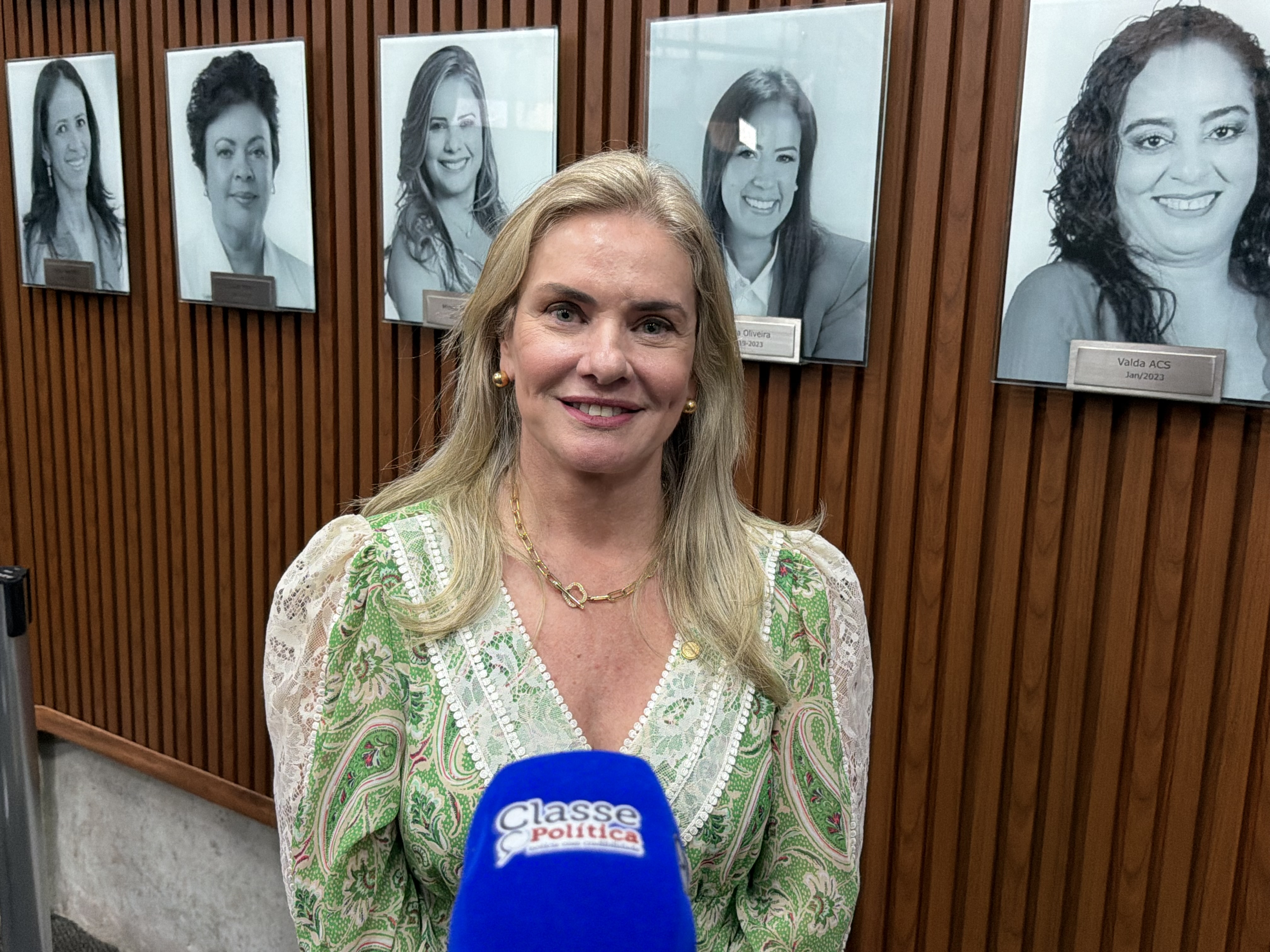 “Que eu saiba, apenas o nome de Ivana que está posto”, diz Ivana Bastos sobre sucessão na ALBA