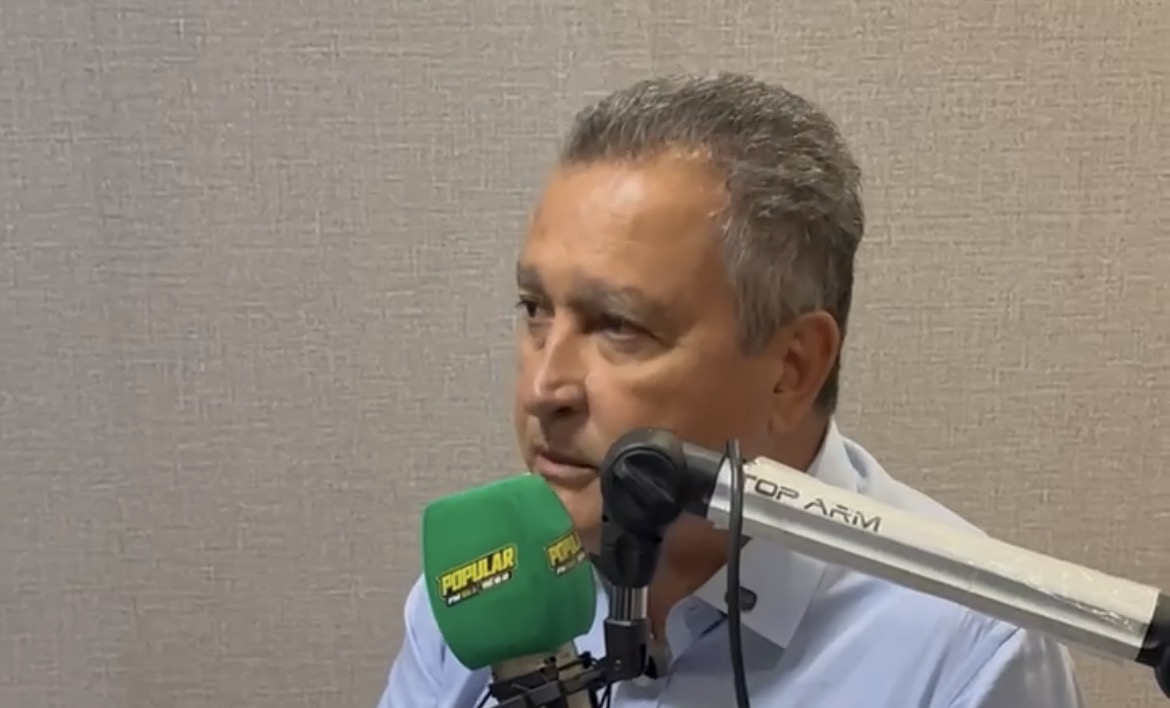 Rui Costa critica modelo atribuído a ACM Neto e afirma: “O cidadão não pode depender de bilhetinho de político”
