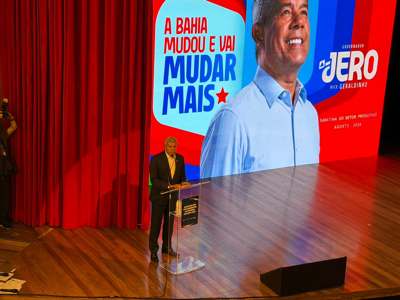 "Saíram da extrema pobreza 1 milhão e 100 mil pessoas", destaca Jerônimo Rodrigues sobre cenário na Bahia