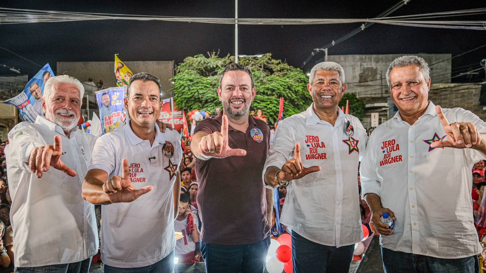 “Sempre que o Brasil precisa, a Bahia se ergue com a força da sua gente”, destaca Lucas Reis em meio à multidão no Norte do estado