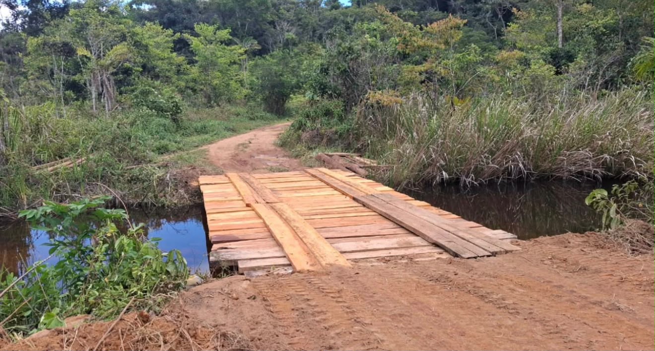 Valença amplia ações de infraestrutura com recuperação de estradas e nova sinalização